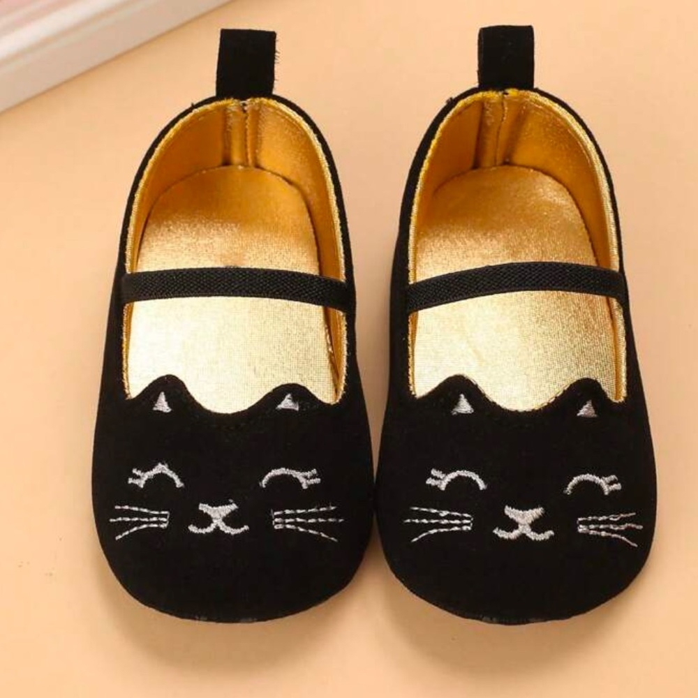 Baby cat shoes size 4.5 size 5
